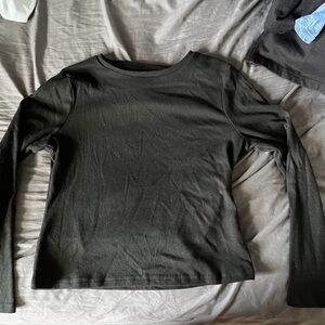 black long sleeve t-shirt